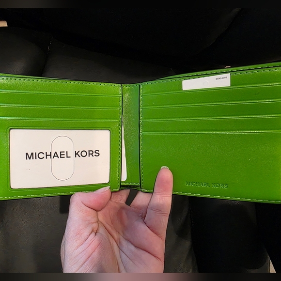 Michael Kors Green and White Men's Wallet NWT - Picture 2 of 4